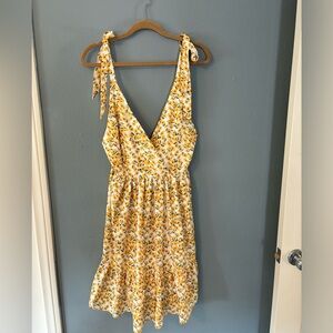 Stellah Yellow Floral Dress, NWT, size M. Purchased at Off Saks.